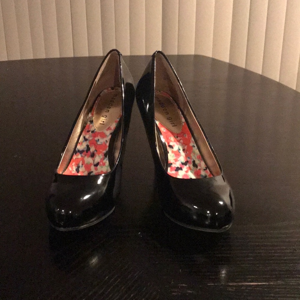 Madden Girl Black Pumps